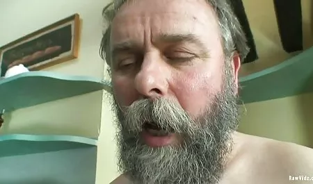 Kendi boğazını CEI erotik sevisme filmleri üzerinde cum sıcak bir yük ateş