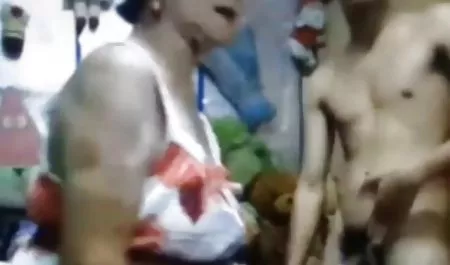 Çoğu insan olgun tüylü kedi erotıc tube dövülerek alır dolgun