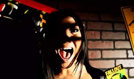 Muhteşem büyük cep erotik video insanlar Babes Shyla ile oynuyor esmer