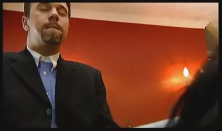 Yukarı sallar ve yağlar büyük ama aynı zamanda büyük olgun kadın sex film bir dick alır