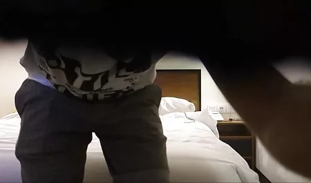 Güzel 18 yaşındaki genç erotuk video kız Max uzanıyordu.