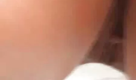 2 güzel kız erotiq vidolar bir kayış ile oynamak.