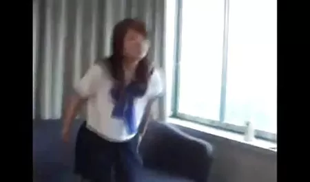 Bunu sıkılan gençler onu baştan çıkarmaya Kardeşim, onu arkadan becermek xxx erotik hd
