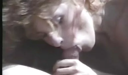 Geldiğimde küçük mature sex film izle dövmeli MILF sabit onu kedi içinde yatıyor