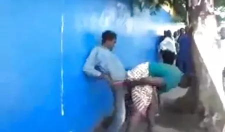 Yalnız bir çocuk arkadan azgın sex filmleri Becerdin alır