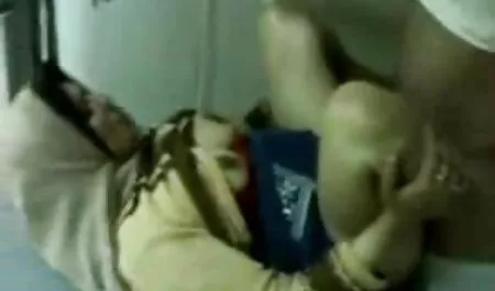 Kırmızı koltukta sarışın erotik pornhub Mastürbasyon çöp